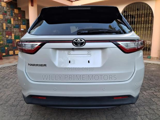 Toyota Harrier 2.0 2018 White