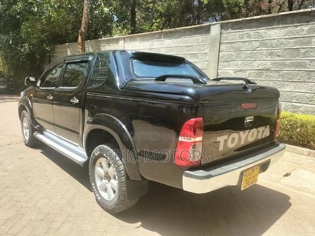 Toyota Hilux 2010 Black