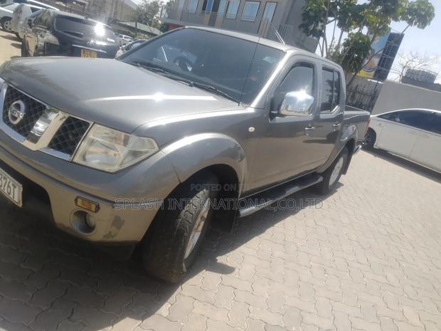 Nissan Navara 2013 Gray