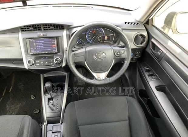 Toyota Corolla Fielder 1.5 Hybrid FWD 2019 Pearl