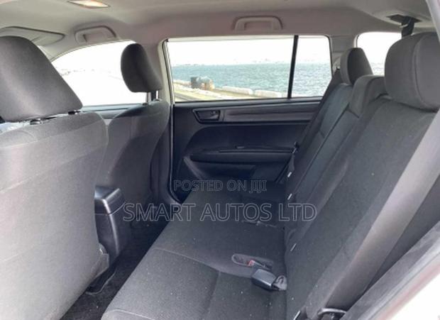 Toyota Corolla Fielder 1.5 Hybrid FWD 2019 Pearl