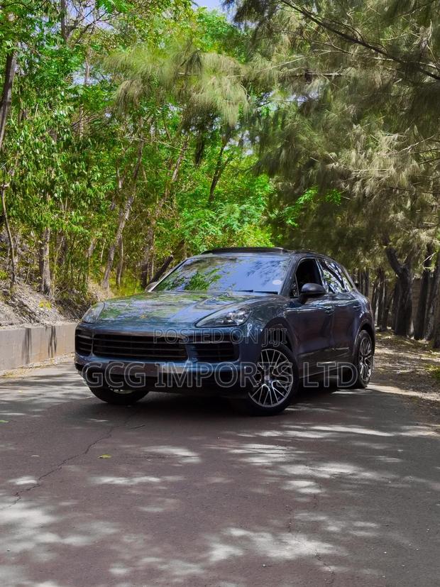 Porsche Cayenne Base AWD 2019 Gray