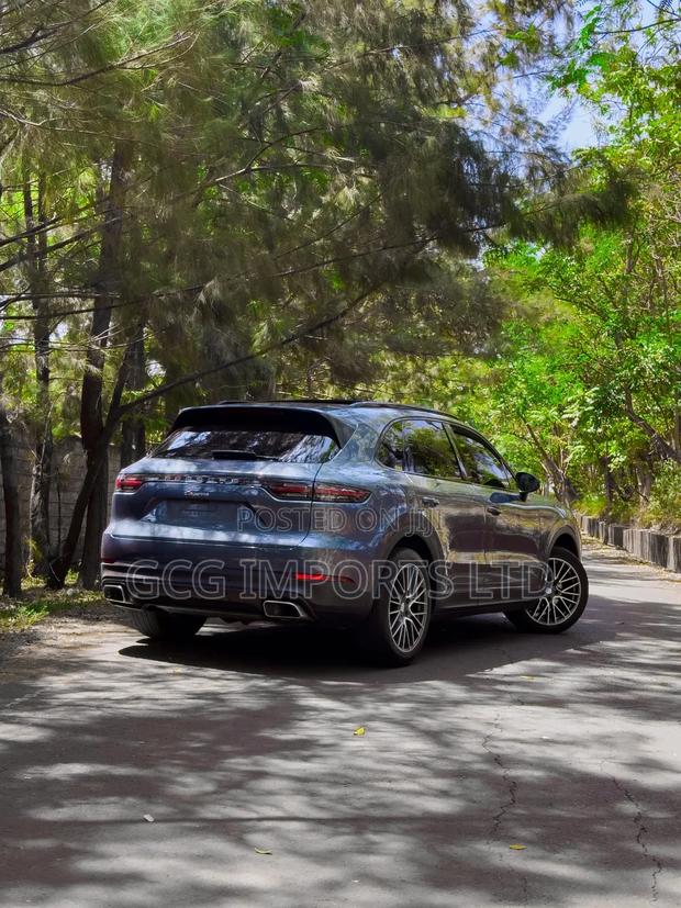 Porsche Cayenne Base AWD 2019 Gray