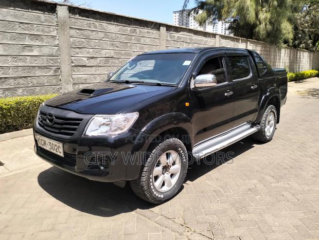 Toyota Hilux 2.5 D-4D 4X4 SRX 2010 Black