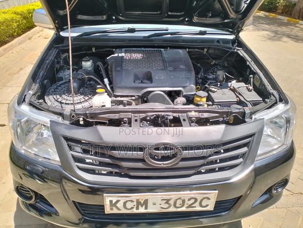 Toyota Hilux 2.5 D-4D 4X4 SRX 2010 Black