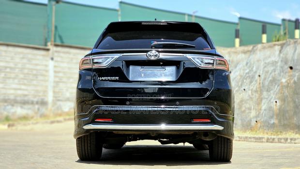 Toyota Harrier 2.0 2016 Black