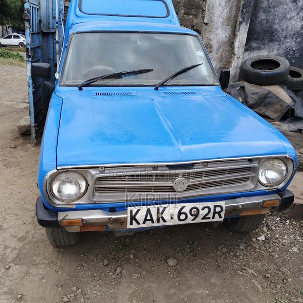 Nissan 1400 2000 Blue