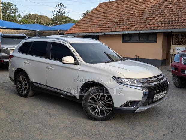 Mitsubishi Outlander SEL FWD 2016 White