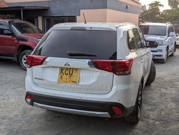 Mitsubishi Outlander SEL FWD 2016 White