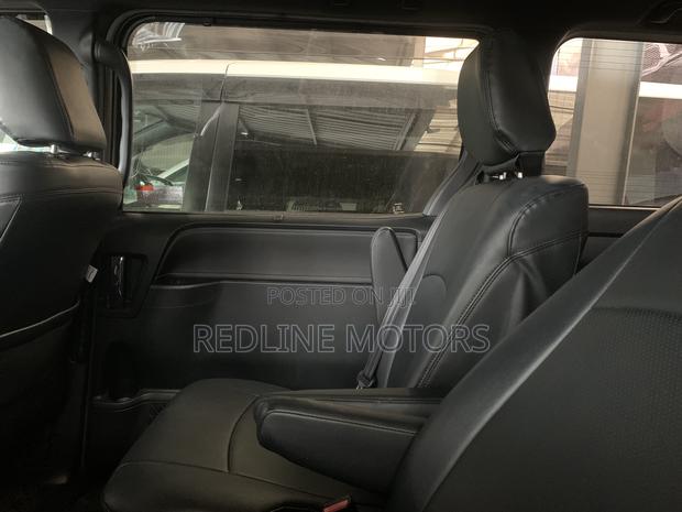 Toyota Esquire 2.0 AWD (7 seater) 2018 Gray