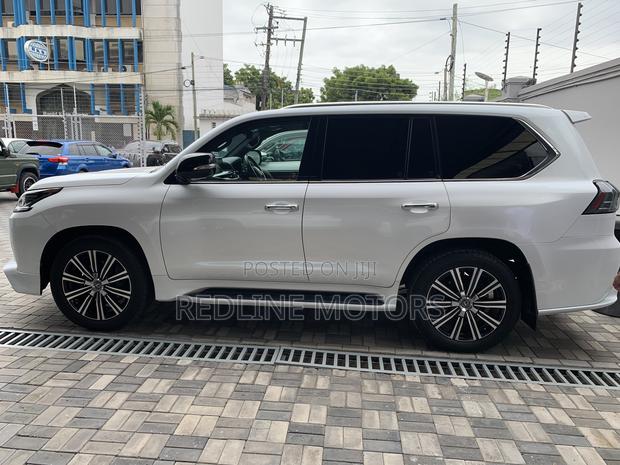 Lexus LX 570 AWD 2018 White