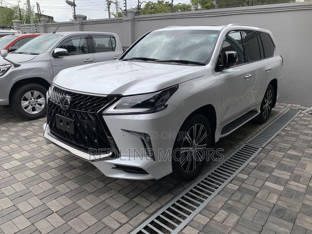 Lexus LX 570 AWD 2018 White