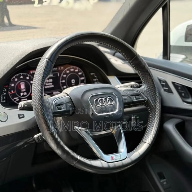 Audi Q7 45 SE Premium AWD quattro 2019 White