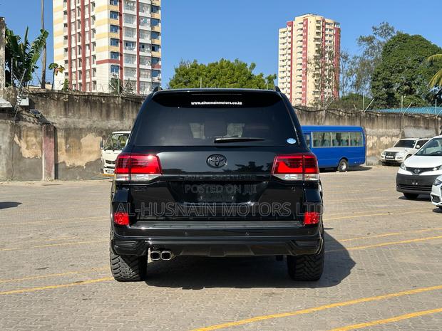 Toyota Land Cruiser 4.6 V8 ZX 2019 Black