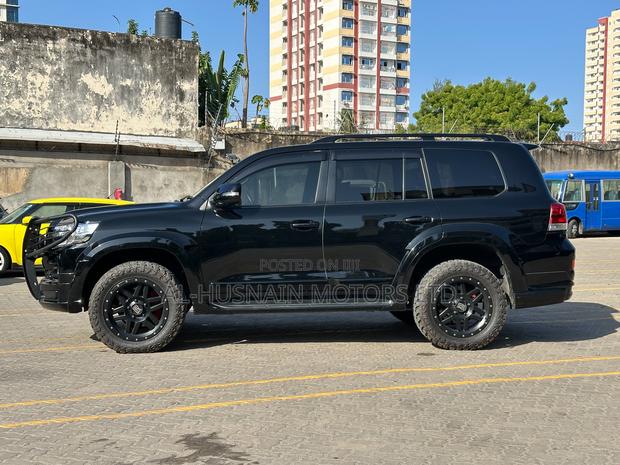 Toyota Land Cruiser 4.6 V8 ZX 2019 Black