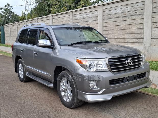 Toyota Land Cruiser 4.6 V8 ZX 2015 Silver