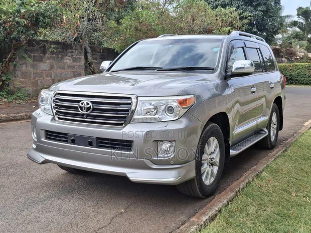 Toyota Land Cruiser 4.6 V8 ZX 2015 Silver