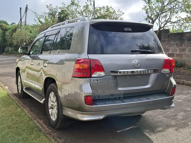 Toyota Land Cruiser 4.6 V8 ZX 2015 Silver