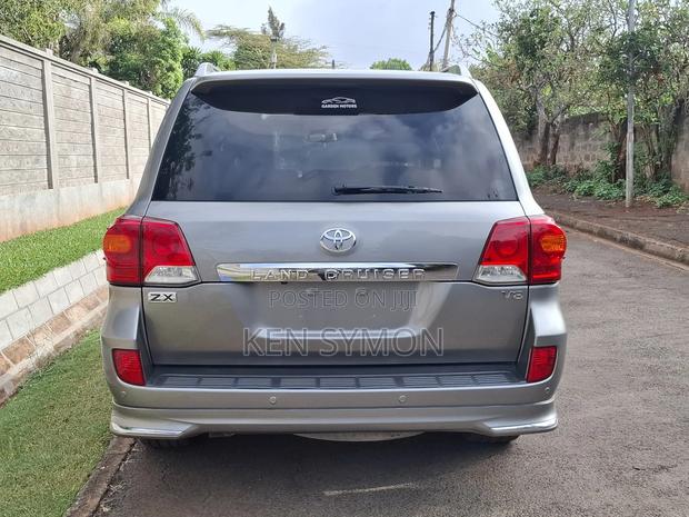 Toyota Land Cruiser 4.6 V8 ZX 2015 Silver