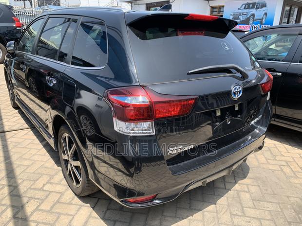 Toyota Corolla Fielder 1.5 Hybrid FWD 2018 Black