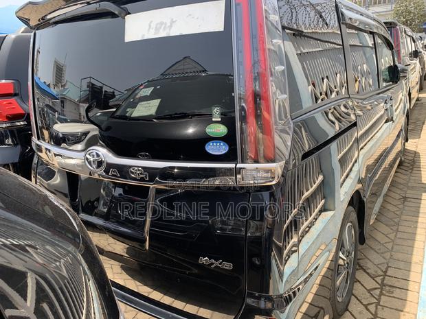 Toyota Noah 2.0 AWD (6 Seater) 2018 Black