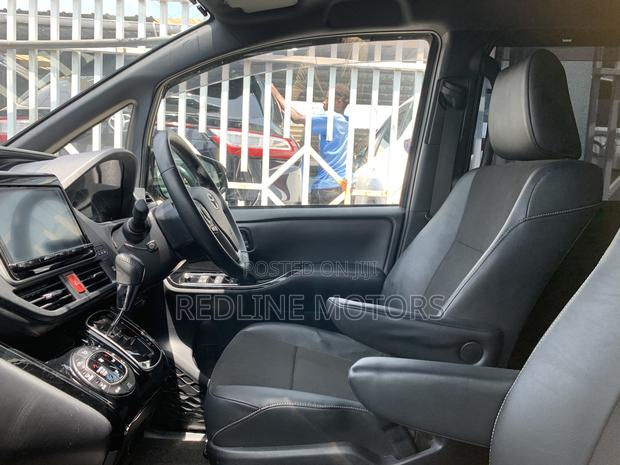 Toyota Noah 2.0 AWD (6 Seater) 2018 Black