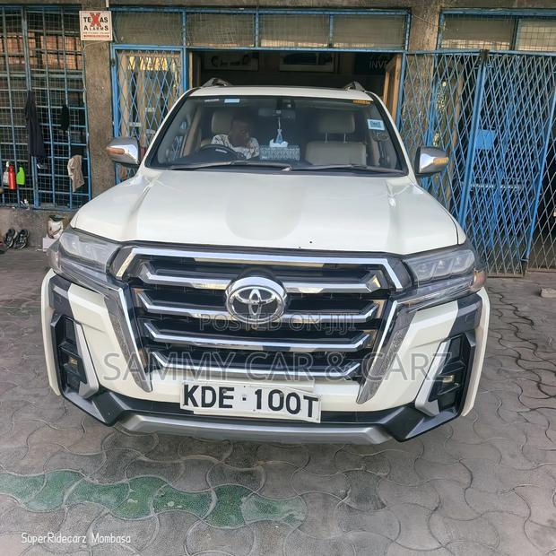 Toyota Land Cruiser 2015 White