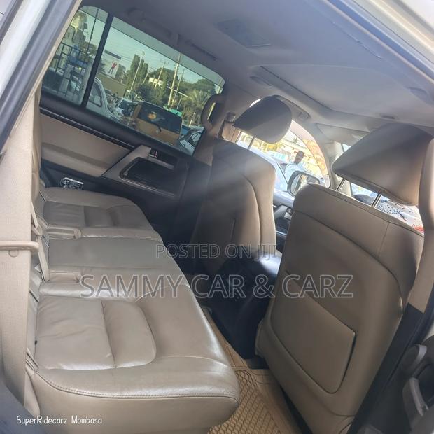 Toyota Land Cruiser 2015 White