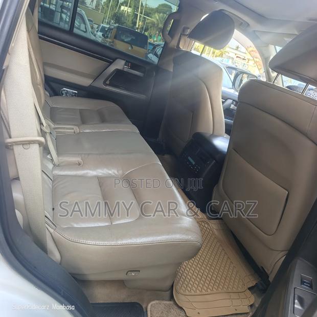 Toyota Land Cruiser 2015 White