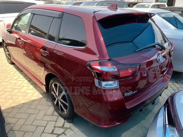 Toyota Corolla Fielder 1.5 Hybrid FWD 2018 Red