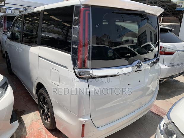 Toyota Noah 2.0 FWD (7 Seater) 2018 White