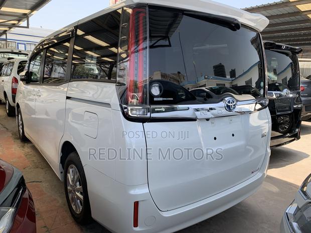Toyota Noah 1.8 FWD Hybrid (7 seater) 2018 Pearl