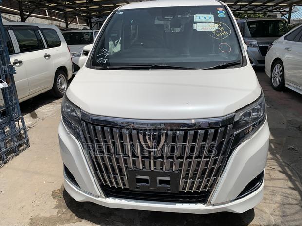 Toyota Esquire 2.0 AWD (7 seater) 2018 White