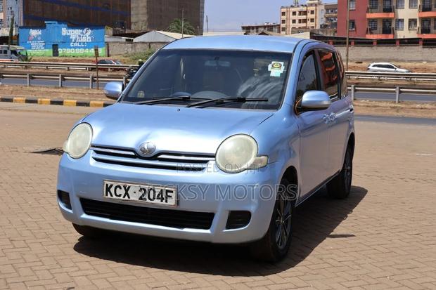 Toyota Sienta 1.5 FWD 2012 Blue