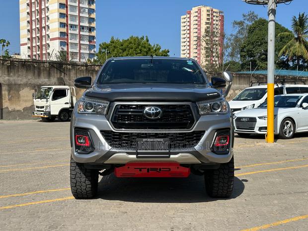 Toyota Hilux Revo Double Cab Deisel 2.4 AWD 2019 Silver