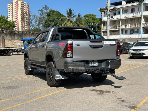 Toyota Hilux Revo Double Cab Deisel 2.4 AWD 2019 Silver