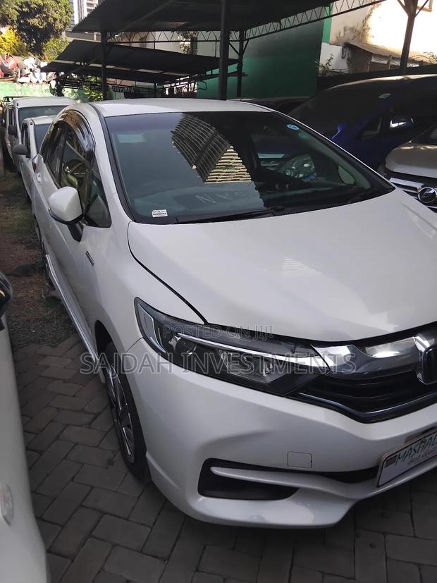 Honda Fit Shuttle 1.5 Hybrid 4WD 2019 White