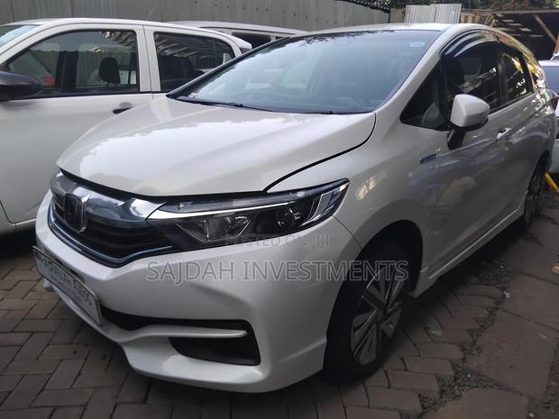 Honda Fit Shuttle 1.5 Hybrid 4WD 2019 White