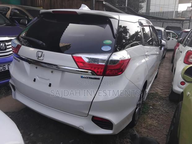 Honda Fit Shuttle 1.5 Hybrid 4WD 2019 White