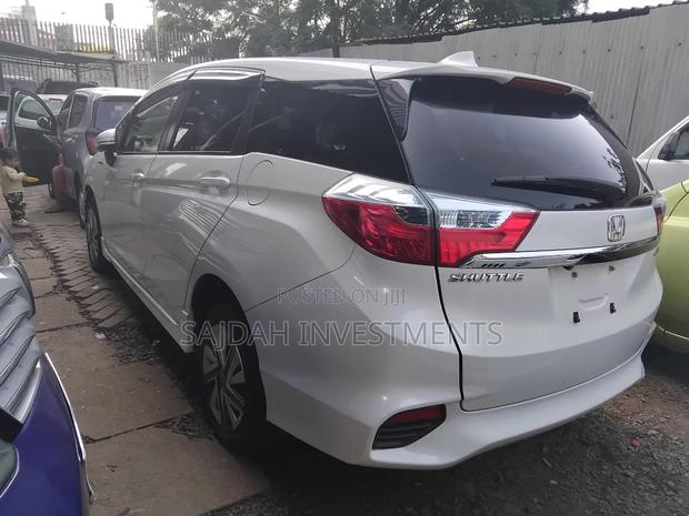 Honda Fit Shuttle 1.5 Hybrid 4WD 2019 White