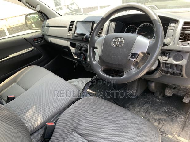 Toyota HiAce 2019 White