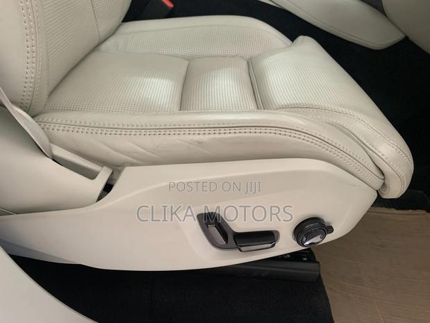 Volvo XC90 T6 Momentum 7 Passenger AWD 2020 Pearl