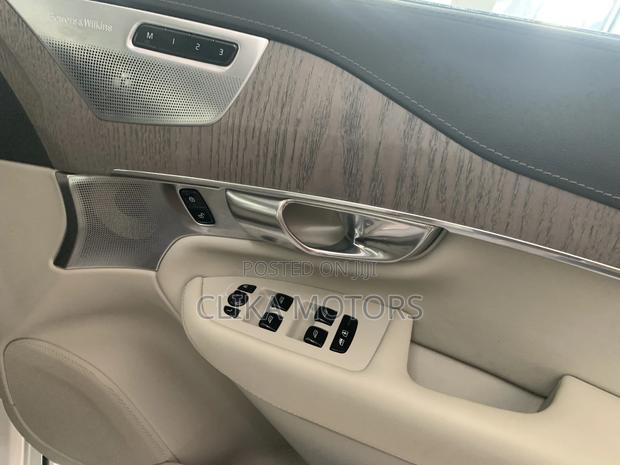 Volvo XC90 T6 Momentum 7 Passenger AWD 2020 Pearl