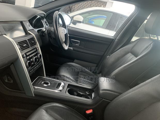 Land Rover Discovery HSE 4x4 2018 Gray