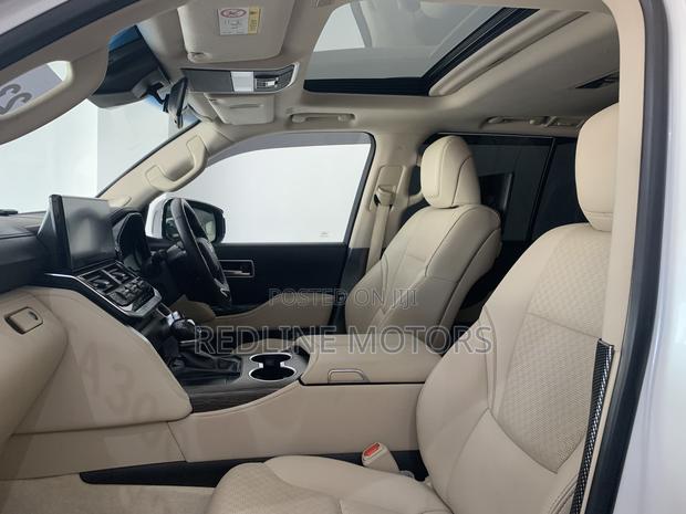 Toyota Land Cruiser LC300 2023 White
