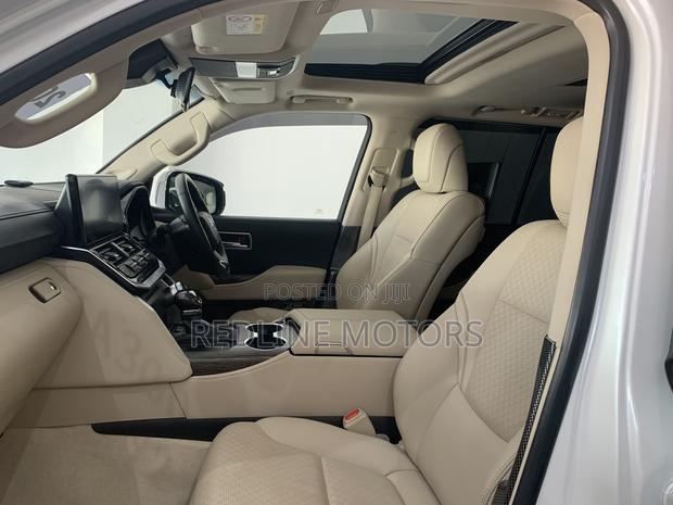 Toyota Land Cruiser LC300 2023 White