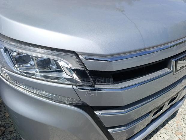 Toyota Noah 2.0 FWD (8 Seater) 2019 Silver