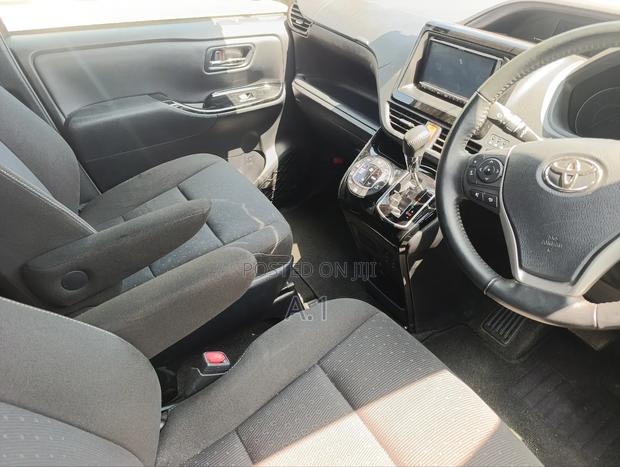 Toyota Noah 2.0 FWD (8 Seater) 2019 Silver