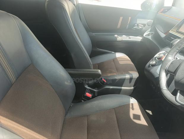 Toyota Sienta 1.5 Hybrid FWD 2018 Red