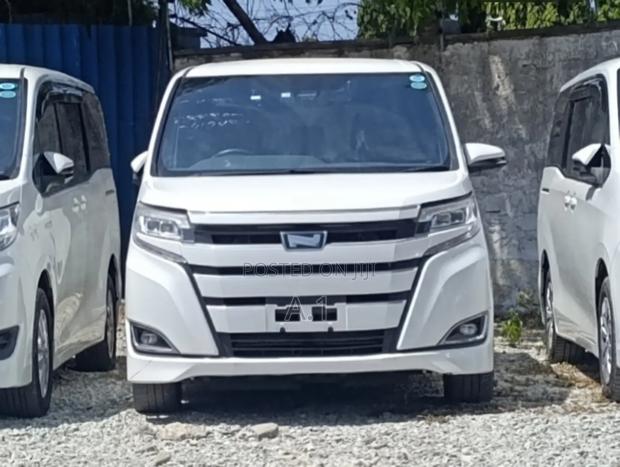 Toyota Noah 2.0 FWD (8 Seater) 2018 White